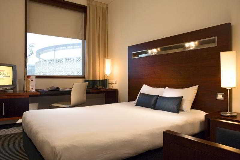 Ibis world trade centre. Ibis World trade Centre Dubai. Ibis World trade Centre Dubai 2* (Дубай, Шейх-Зайед-роуд). Ibis World trade Center 2*. Ibis отель в Дубае номера.